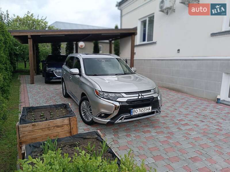 Mitsubishi Outlander (2019)