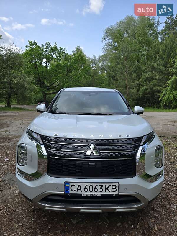 Mitsubishi Outlander (2022)