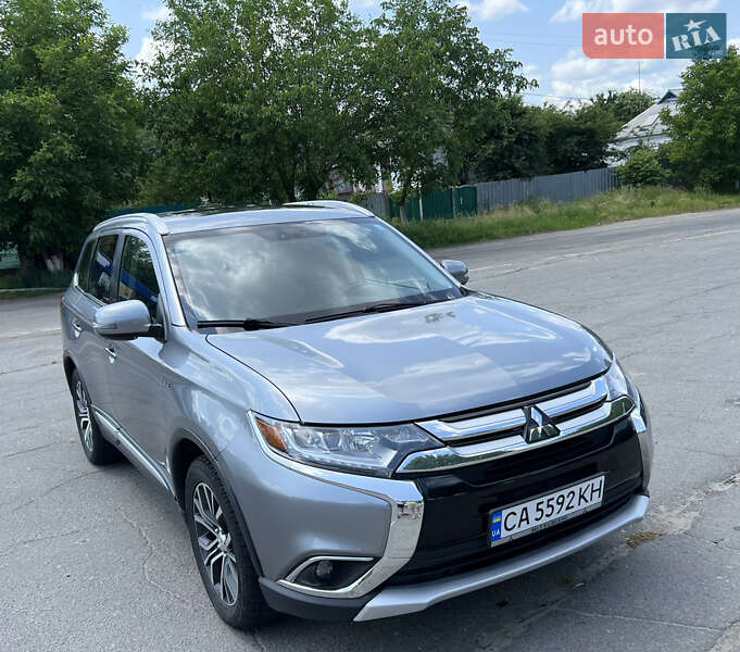Mitsubishi Outlander (2015)