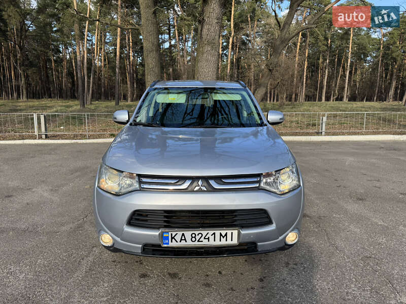 Mitsubishi Outlander (2013)