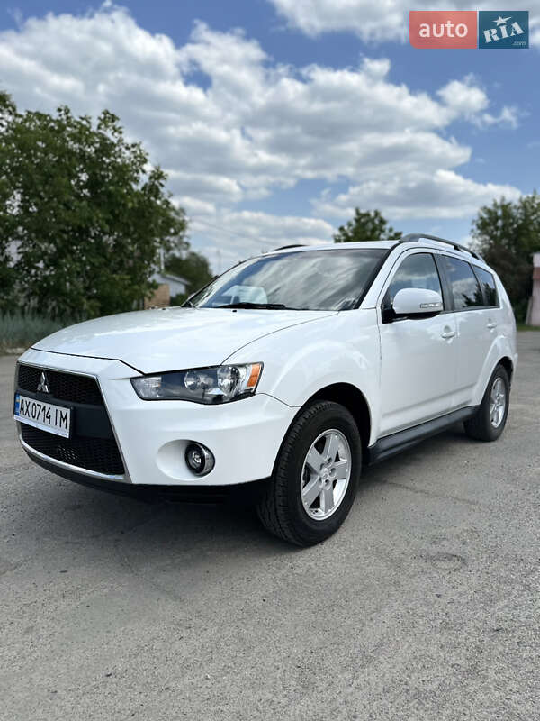 Mitsubishi Outlander (2011)