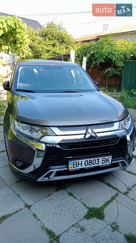 Mitsubishi Outlander (2021)