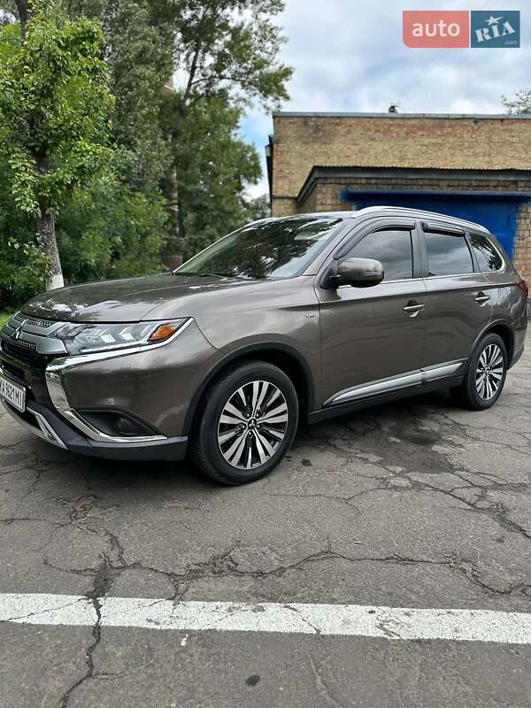 Mitsubishi Outlander (2018)