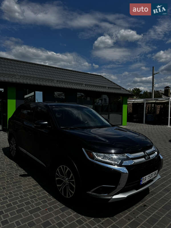 Mitsubishi Outlander (2016)