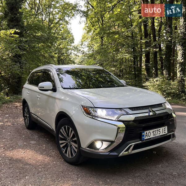 Mitsubishi Outlander (2020)