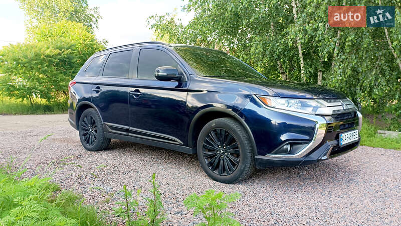 Mitsubishi Outlander (2020)