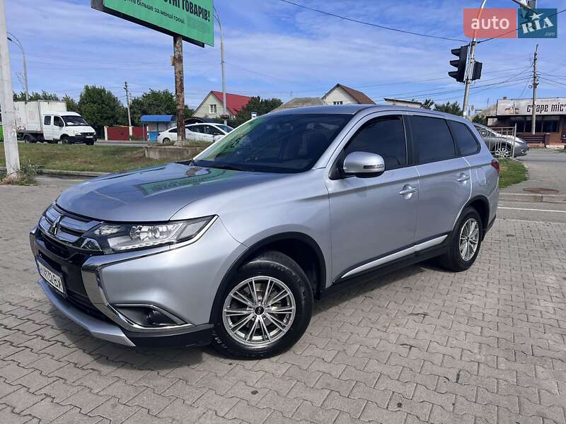 Mitsubishi Outlander (2016)