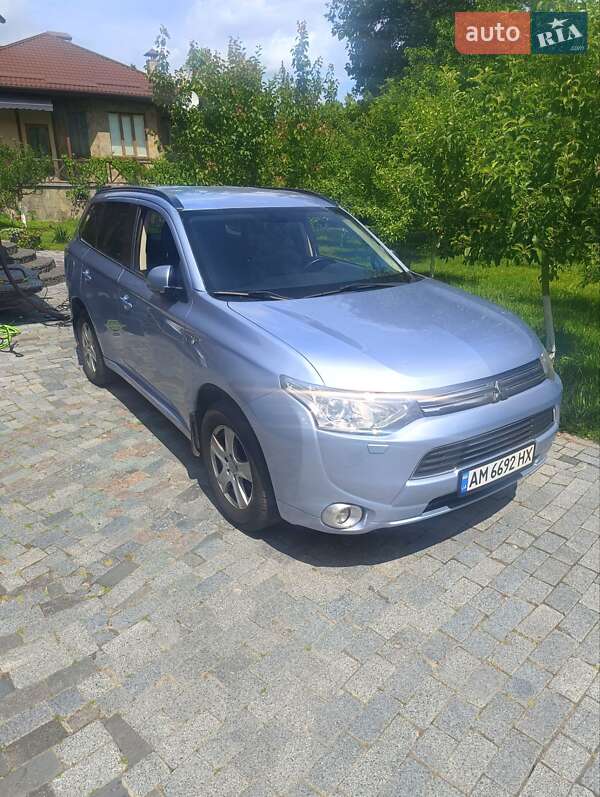 Mitsubishi Outlander (2014)