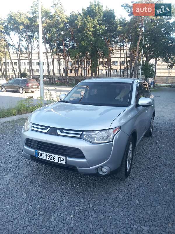 Mitsubishi Outlander (2014)