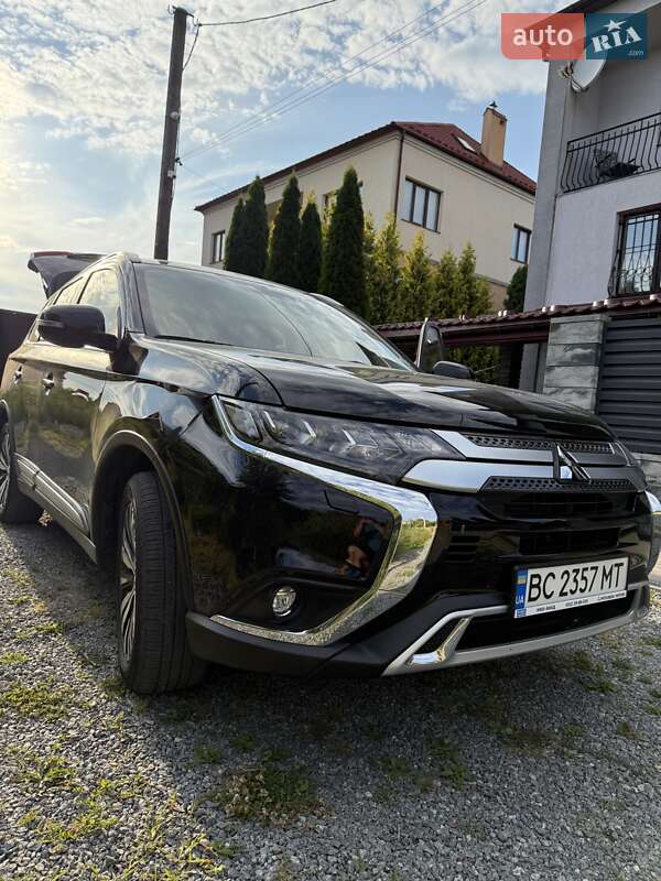 Mitsubishi Outlander (2021)