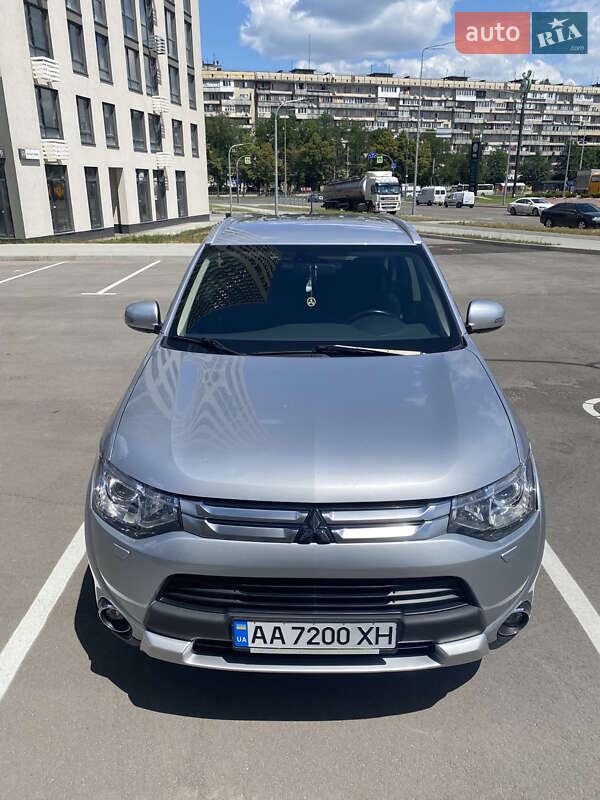 Mitsubishi Outlander (2015)