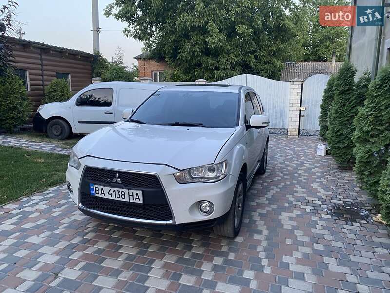 Mitsubishi Outlander (2011)