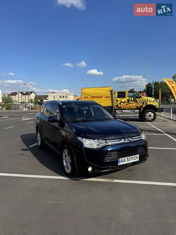 Mitsubishi Outlander (2013)