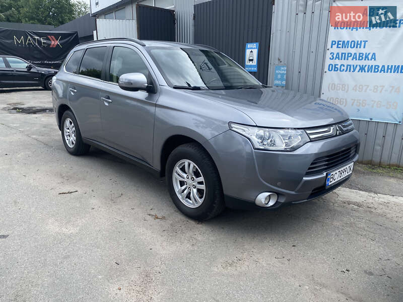 Mitsubishi Outlander (2012)