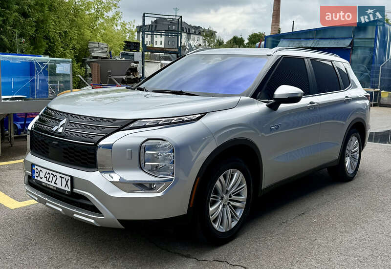 Mitsubishi Outlander (2023)