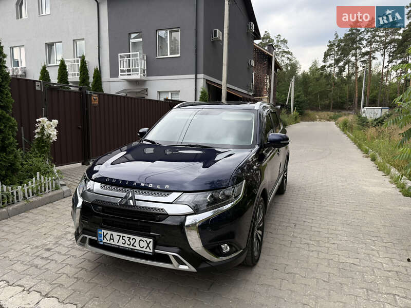 Mitsubishi Outlander (2021)