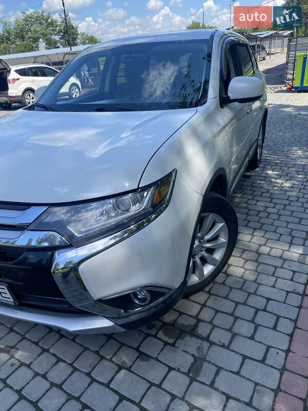 Mitsubishi Outlander (2016)