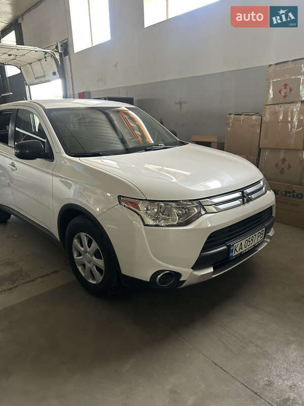 Mitsubishi Outlander (2014)