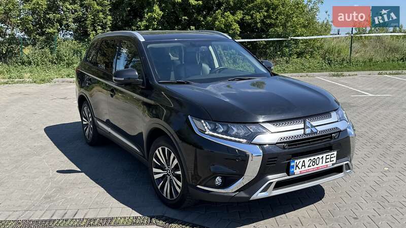 Mitsubishi Outlander (2021)