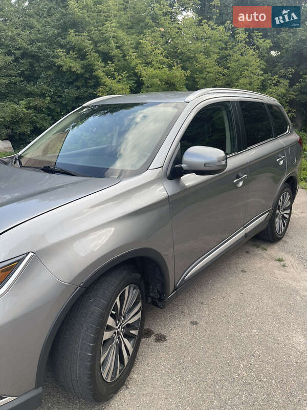 Mitsubishi Outlander (2019)