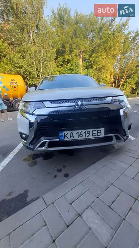 Mitsubishi Outlander (2021)