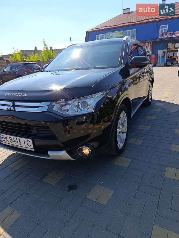 Mitsubishi Outlander (2014)