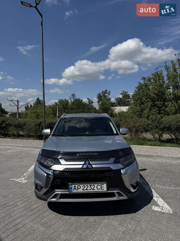 Mitsubishi Outlander (2016)