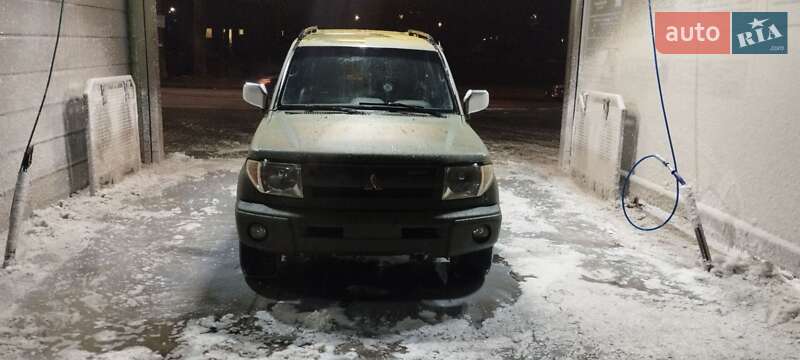 Mitsubishi Pajero pinin (2002)