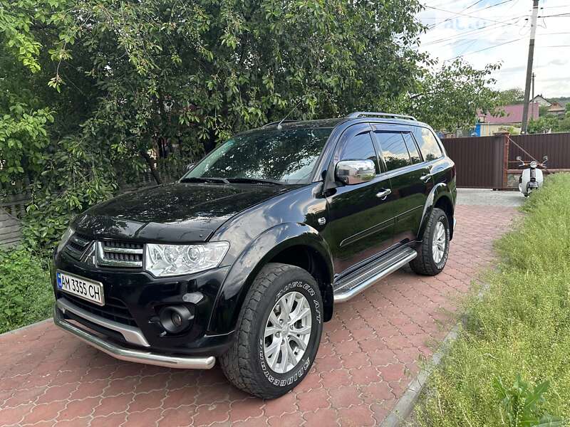 Mitsubishi Pajero sport (2015)