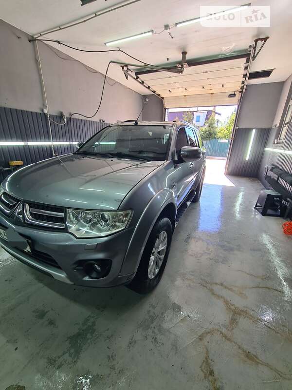 Mitsubishi Pajero sport (2014)
