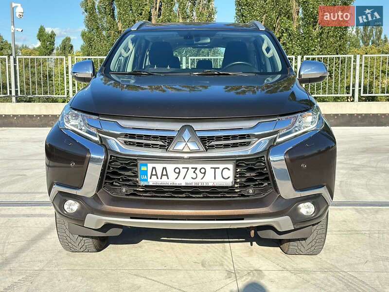 Mitsubishi Pajero sport (2017)