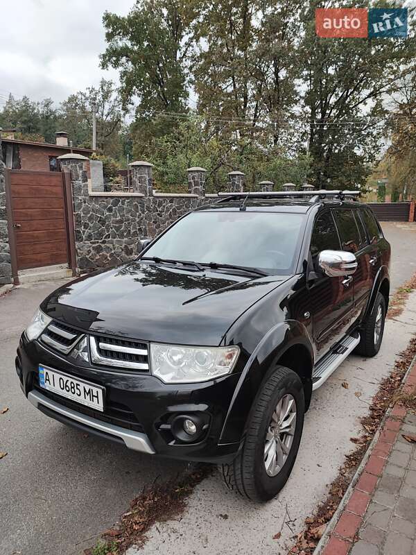Mitsubishi Pajero sport (2013)