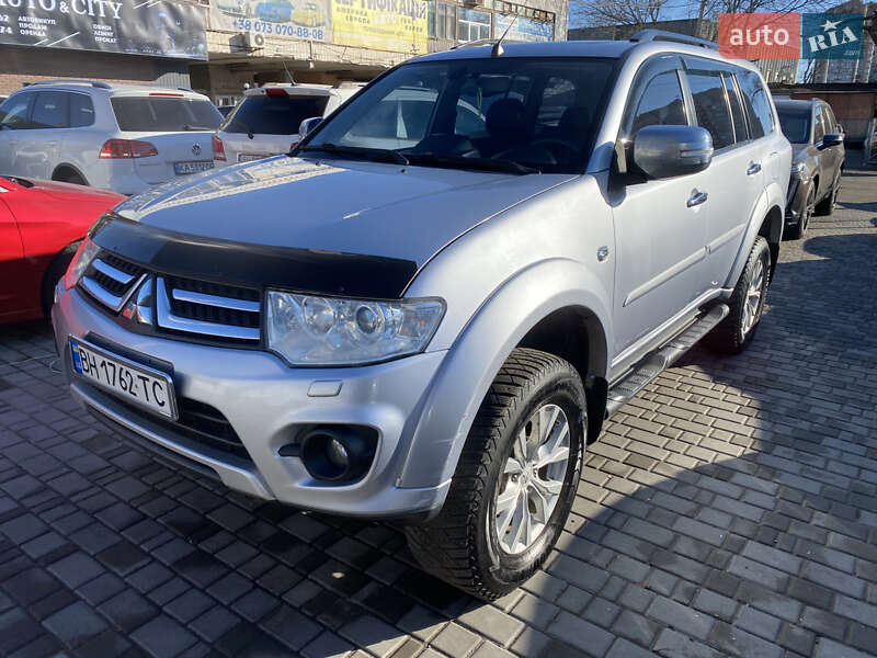 Mitsubishi Pajero sport (2015)
