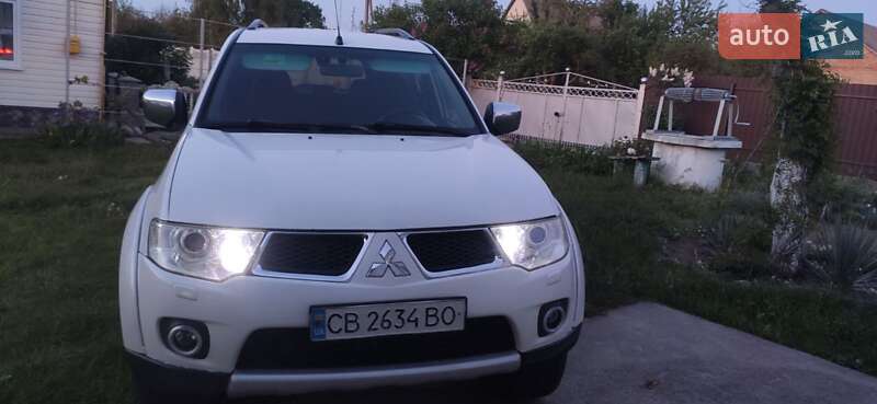 Mitsubishi Pajero sport (2012)