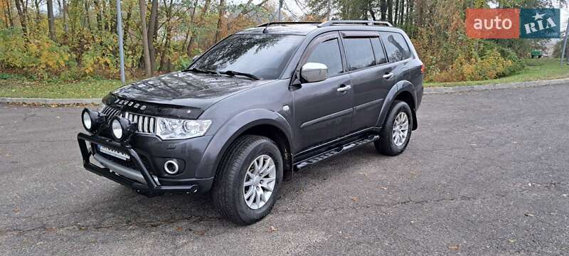 Mitsubishi Pajero sport (2011)
