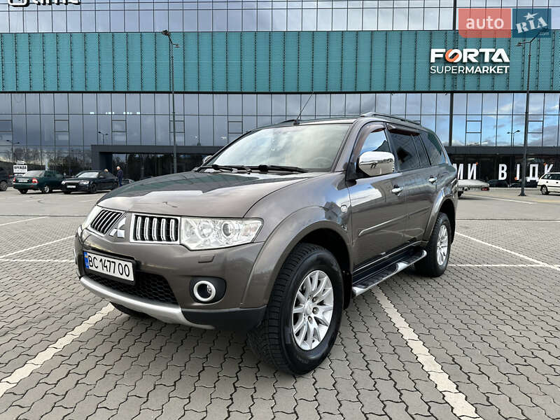 Mitsubishi Pajero sport (2011)