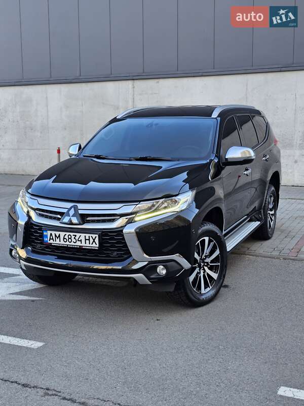 Mitsubishi Pajero sport (2017)