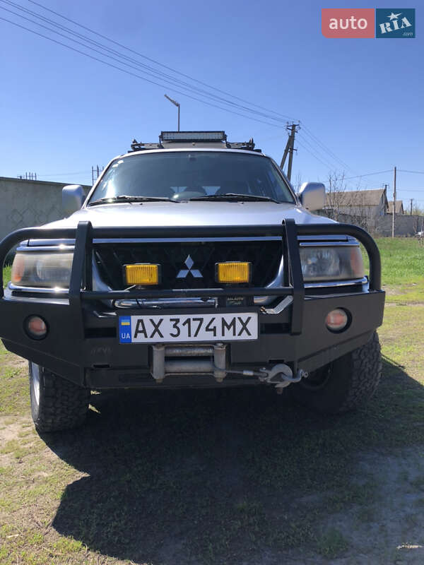 Mitsubishi Pajero sport (2004)