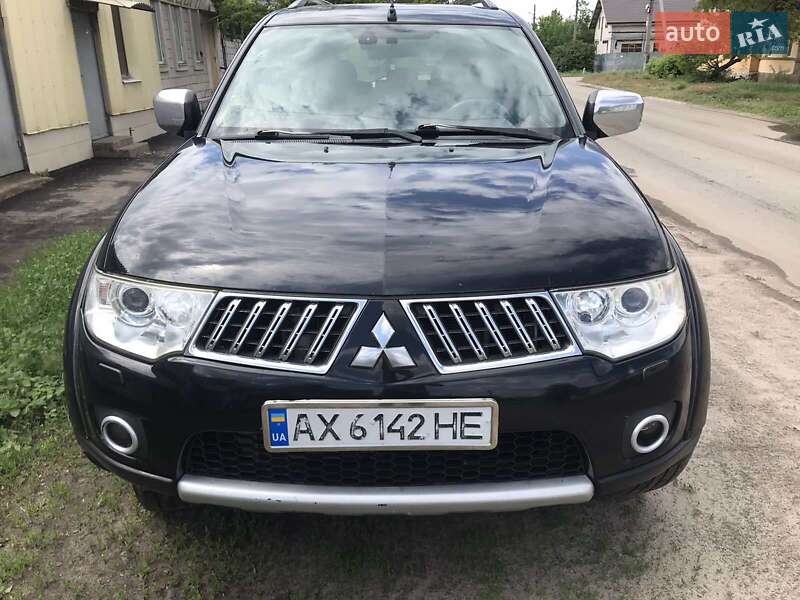 Mitsubishi Pajero sport (2011)