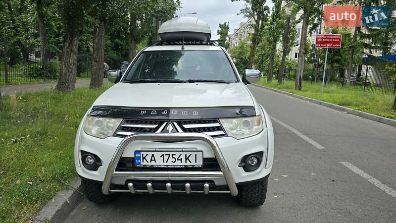 Mitsubishi Pajero sport (2014)