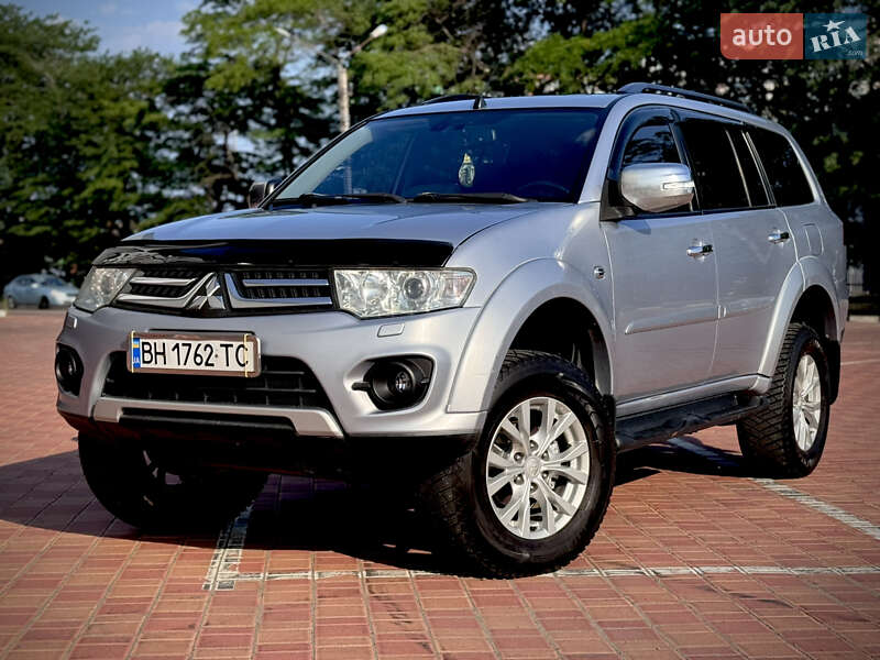 Mitsubishi Pajero sport (2015)