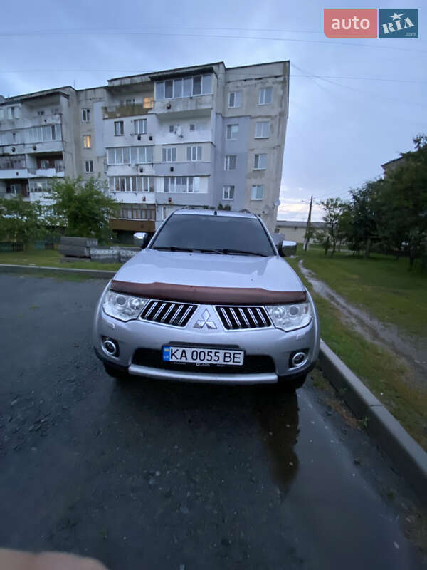 Mitsubishi Pajero sport (2012)