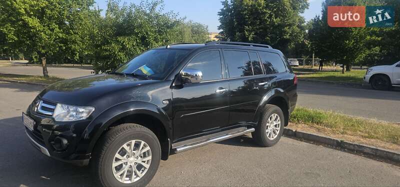 Mitsubishi Pajero sport (2015)