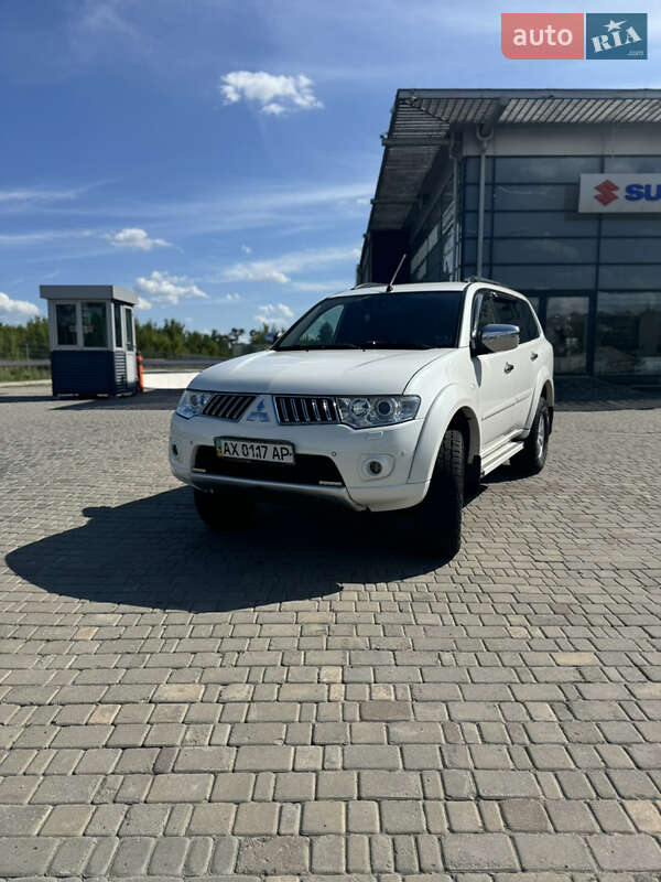 Mitsubishi Pajero sport (2012)