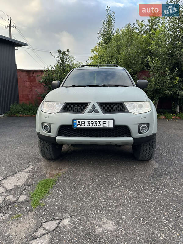 Mitsubishi Pajero sport (2010)