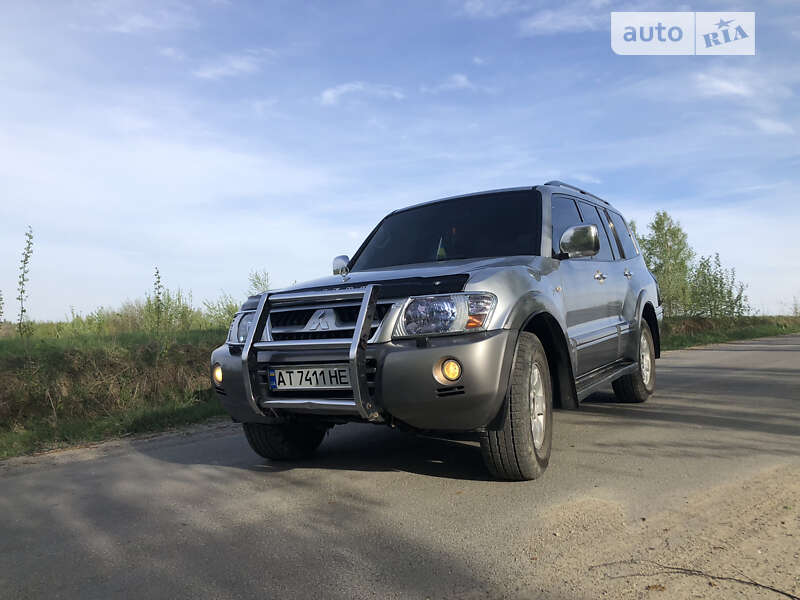 Mitsubishi Pajero wagon (2004)