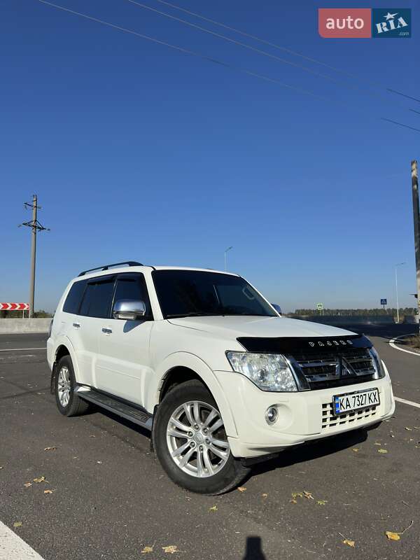 Mitsubishi Pajero wagon (2012)