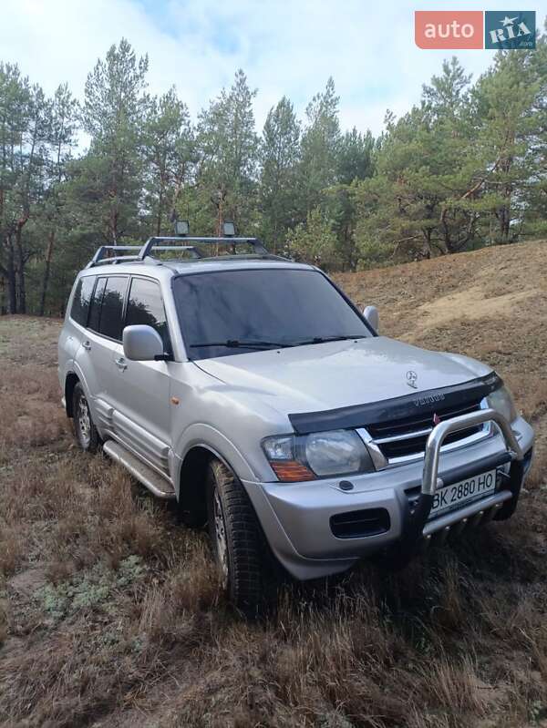Mitsubishi Pajero wagon (2002)