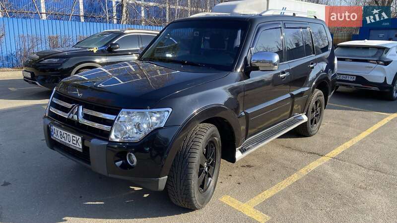 Mitsubishi Pajero wagon (2008)