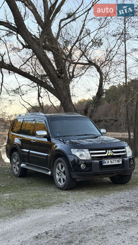 Mitsubishi Pajero wagon (2008)